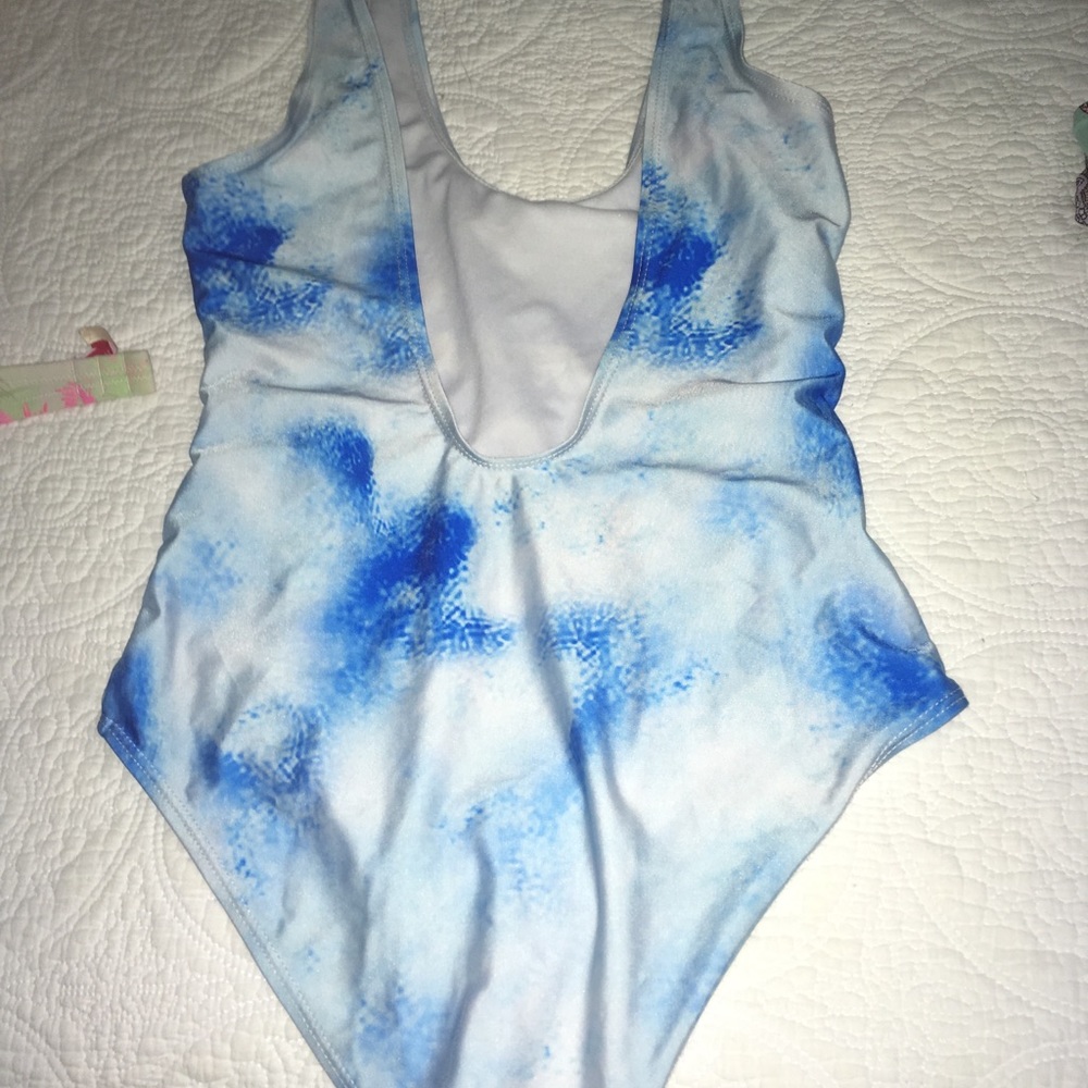One piece bathing suit - Picture 2 of 2